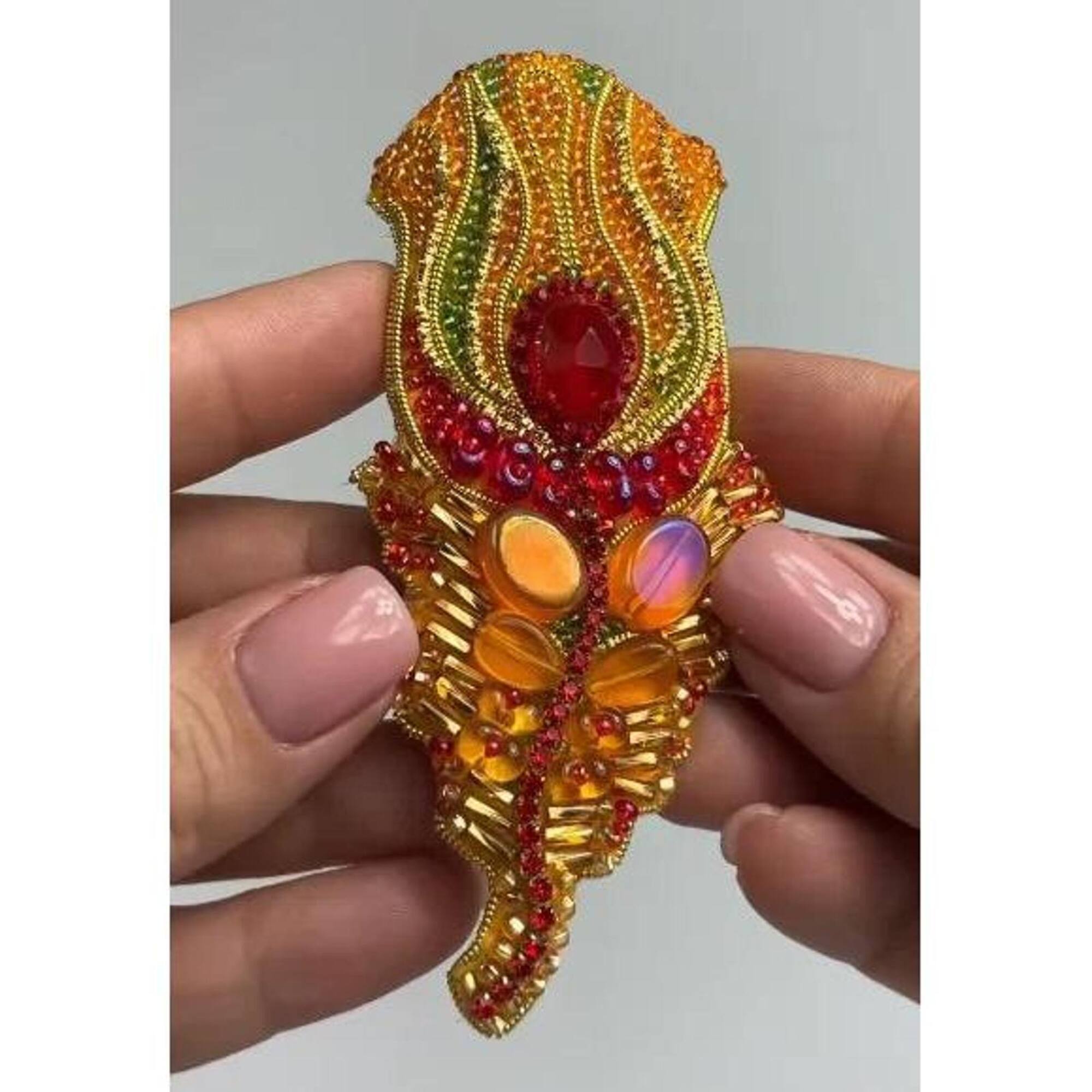 Charivna Mit Symbol of Happiness Brooch Crystal Art Beadwork Kit